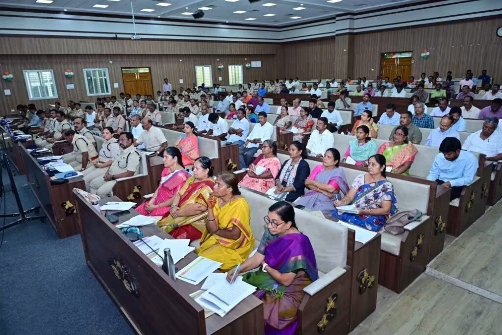 చిత్తూరు జిల్లాలో బాల్య వివాహాలు, టీనేజ్ గర్భధారణల నివారణపై సమీక్షా సమావేశం.. క్షేత్రస్థాయిలో ముందస్తు చర్యలు చేపట్టాలని అధికారులను ఆదేశించిన కలెక్టర్ సుమిత్ కుమార్
