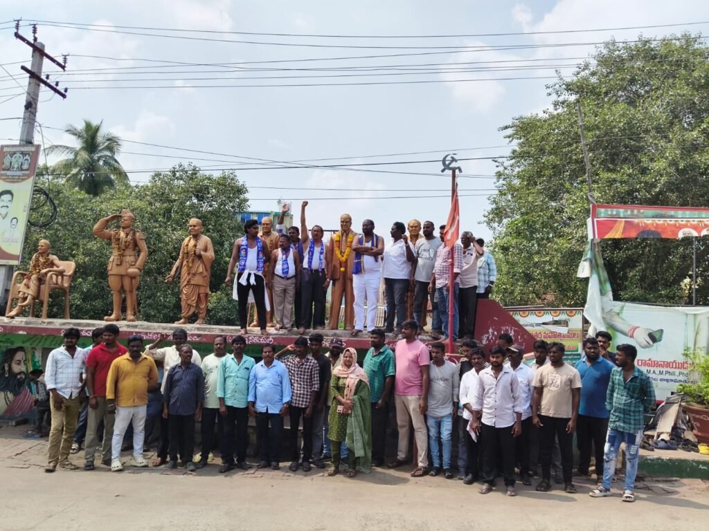 ఏలూరు జిల్లా వికాస్ కాలేజ్ బస్సుల వివాదం.. మనస్తాపంతో పురుగుల మందు తాగి ఆత్మహత్యాయత్నానికి పాల్పడిన ఇద్దరు యజమానులు, బాధితులకు న్యాయం చేయకుంటే 12న రాష్ట్రవ్యాప్త ఆందోళనలు: మాలమహానాడు రాష్ట్ర అధ్యక్షులు నల్లి రాజేష్