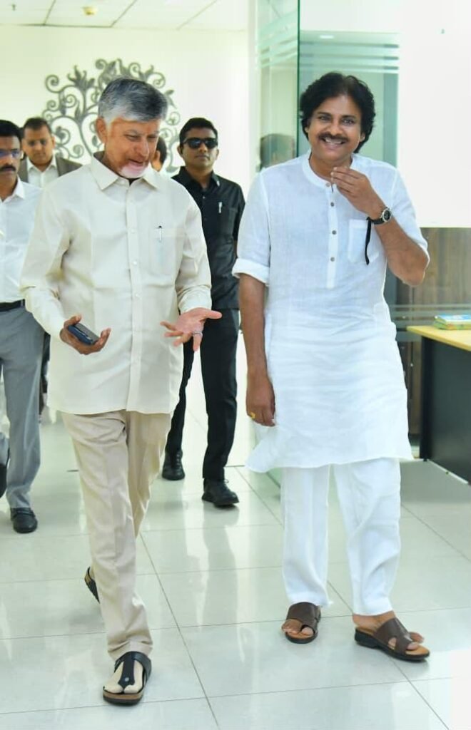అమరావతి సచివార్యంలో ముఖ్యమంత్రి చంద్రబాబు అధ్యక్షతన ప్రారంభమైన ఏపీ కేబినెట్ సమావేశం.. సహచర మంత్రులతో కలిసి పాల్గొన్న ఉప ముఖ్యమంత్రి పవన్ కళ్యాణ్