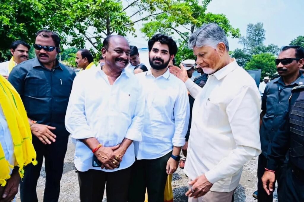 రేపల్లె పర్యటనలో ముఖ్యమంత్రి చంద్రబాబును కలిసిన అవనిగడ్డ టీడీపీ ఇంచార్జ్ విక్కుర్తి శ్రీనివాసరావు