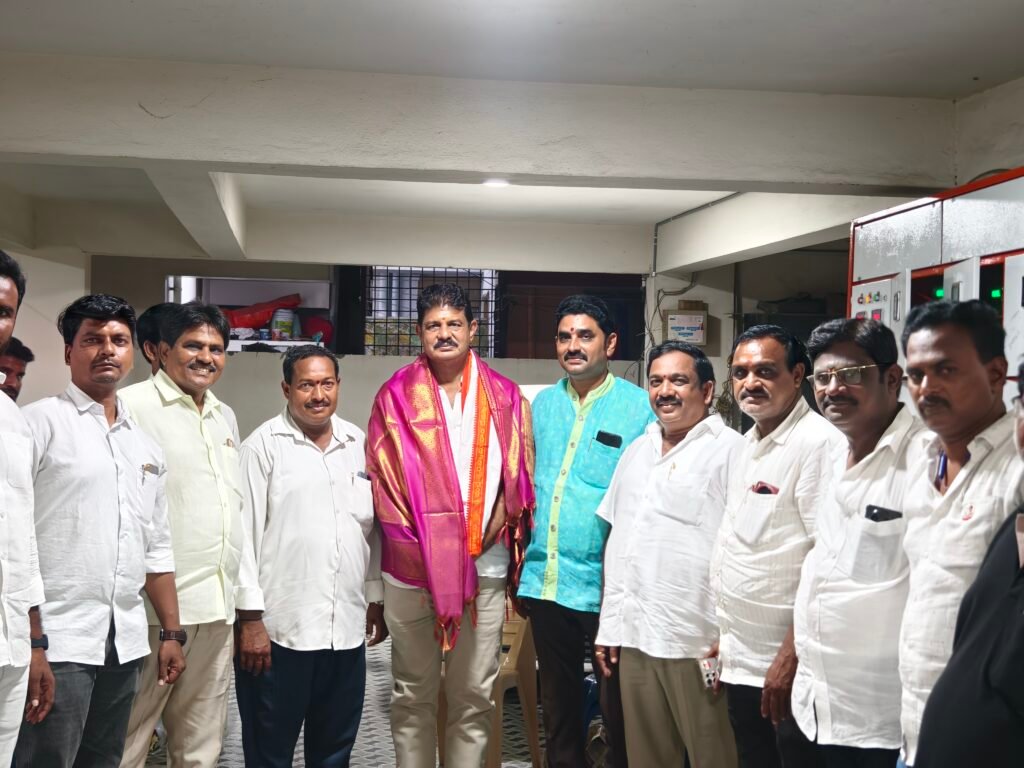 గుంటూరు జిల్లా జనసేన పార్లమెంట్ ఎన్నికల నిర్వహణ కమిటీ సమన్వయకర్తగా బాధ్యతలు చేపట్టిన కిలారి వెంకట రోశయ్యను కలిసి అభినందించిన కూటమి నేతలు