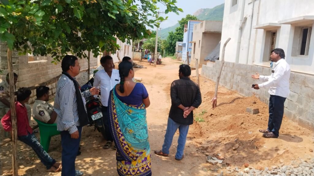 చంద్రగిరి మండలంలో ఇళ్ల స్థలాల వివాదంపై ఎండీపీఎస్ నేతల జోక్యం.. నాలుగు రోజుల్లో సమస్య పరిష్కరిస్తామన్న అధికారులు