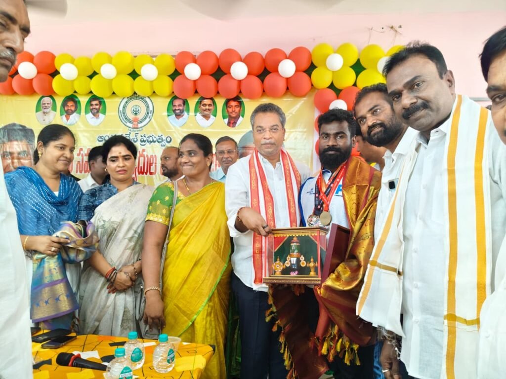 అంతర్జాతీయ వేదికపై సత్తా చాటిన కామన్వెల్త్ పవర్లిఫ్టింగ్ స్వర్ణ పతక విజేత సంకు కృపారావు.. మైలవరం ఎమ్మెల్యే వసంత కృష్ణప్రసాద్ అభినందన