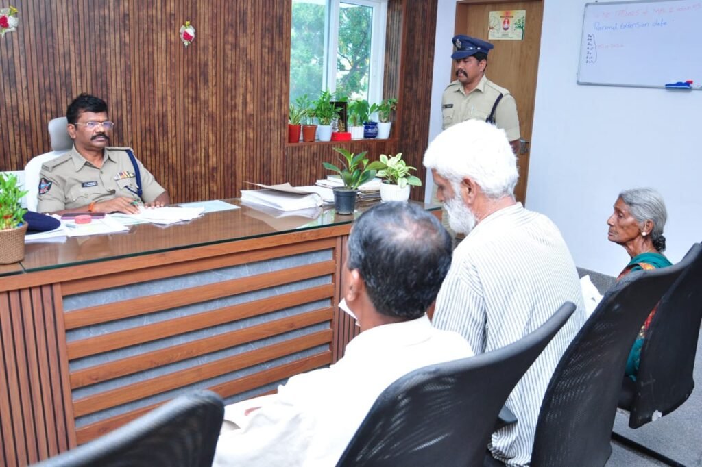 మదనపల్లె ఎస్పీ కార్యాలయంలో ‘ప్రజా సమస్యల పరిష్కార వేదిక’.. 67 ఫిర్యాదులు స్వీకరించిన అదనపు ఎస్పీ వెంకటాద్రి