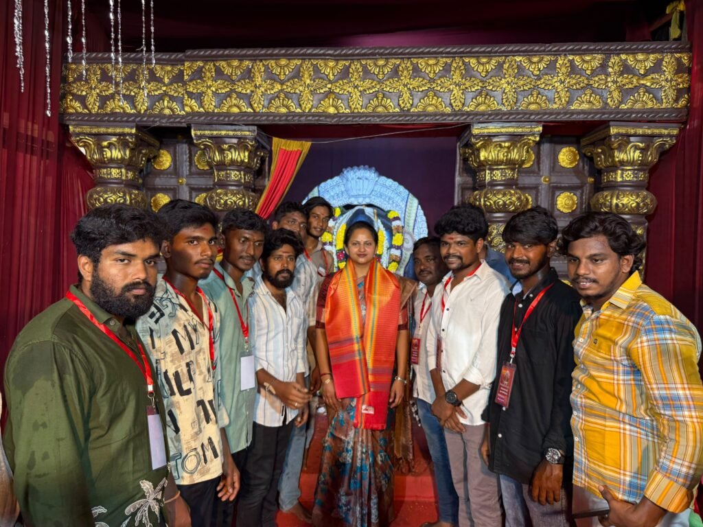 సీతారాంపురం గీతా మందిర్ ఫ్రెండ్స్ సర్కిల్ ఆధ్వర్యంలో వినాయక చవితి వేడుకలు.. అన్నదాన కార్యక్రమంలో పాల్గొన్న శ్రీమతి వంగవీటి ఆశ కిరణ్