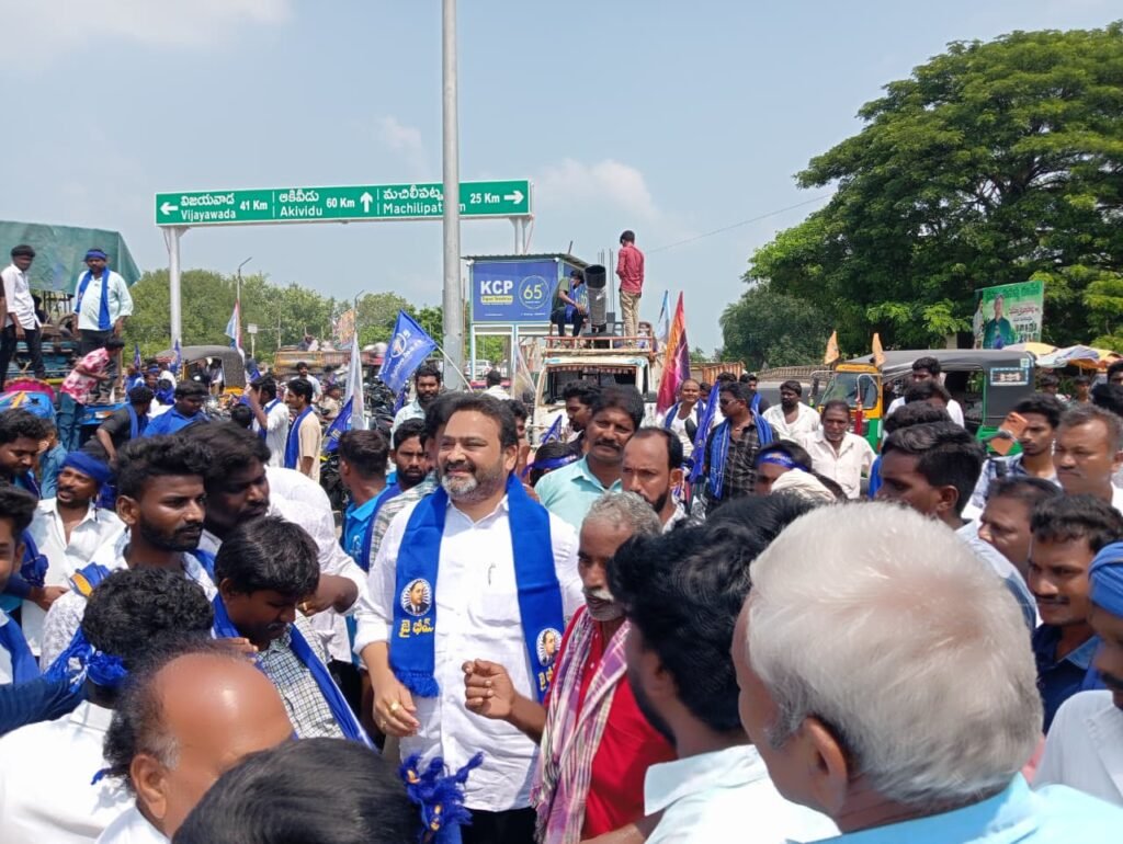 మొవ్వ గ్రామంలో ఘనంగా డాక్టర్ బి.ఆర్. అంబేద్కర్ విగ్రహావిష్కరణ.. పామర్రు నుంచి భారీ ర్యాలీగా తరలివెళ్లిన మాజీ ఎమ్మెల్యే కైలే అనిల్ కుమార్
