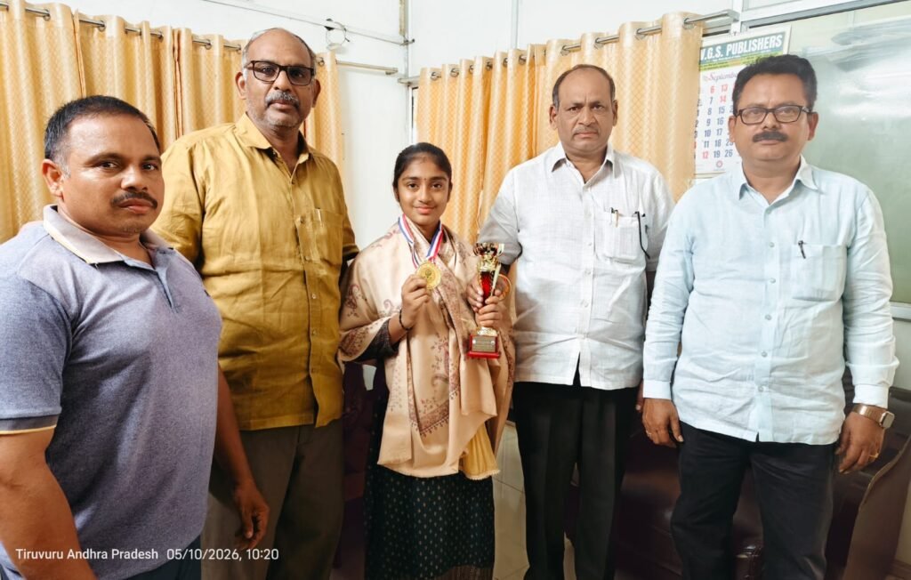 తిరువూరు నాగార్జున జూనియర్ కళాశాల విద్యార్థికి రాష్ట్రస్థాయి పవర్‌లిఫ్టింగ్‌లో గోల్డ్ మెడల్.. ఘనంగా సత్కరించిన యాజమాన్యం