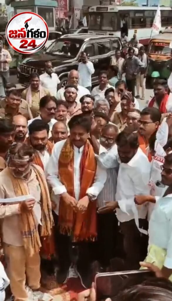 విజయవాడలో ఘనంగా JSTUC ఆటో స్టాండ్ ప్రారంభం.. స్వయంగా ఆటో నడిపి కార్మికుల్లో ఉత్సాహం నింపిన ఎన్టీఆర్ జిల్లా జనసేన అధ్యక్షులు సామినేని ఉదయభాను